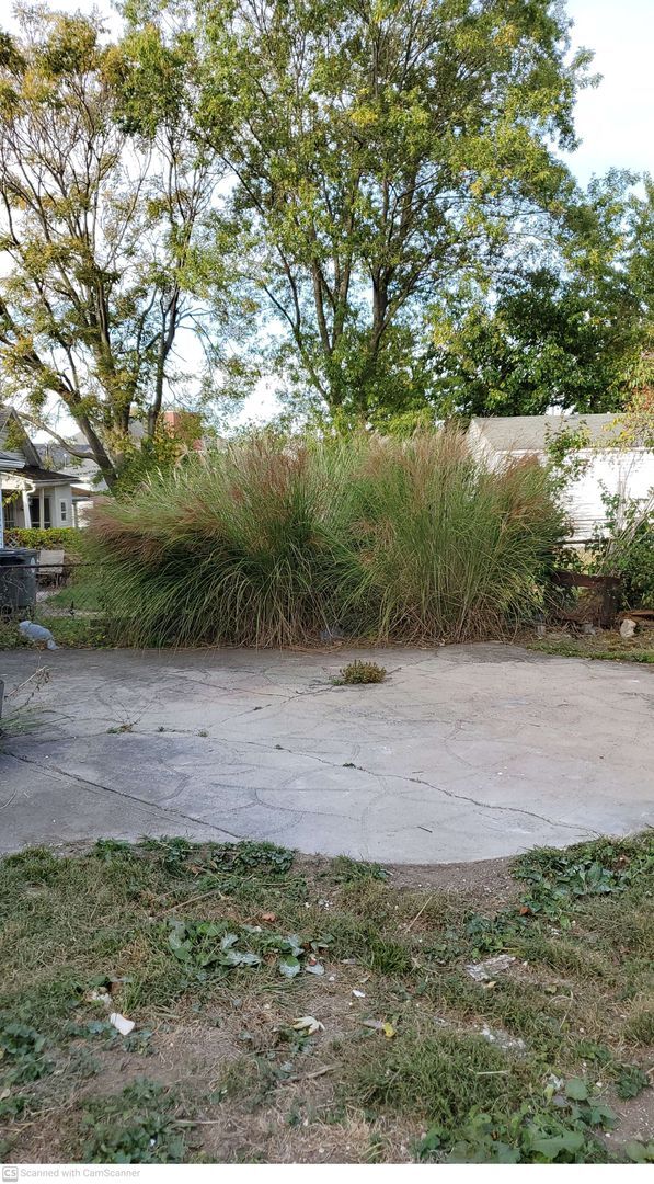 Building Photo - Great 3 bed 2 bath close to everything; more space than you think!