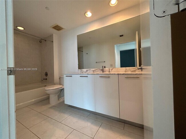 Building Photo - 951 Brickell Ave