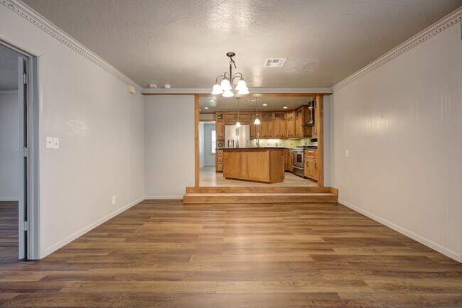 Building Photo - 910 Garver St