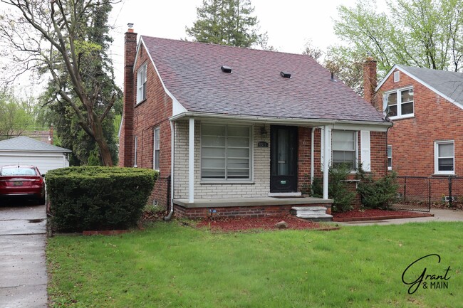 Primary Photo - Spacious 3 Bedroom - 1 Bath - Redford - $1...