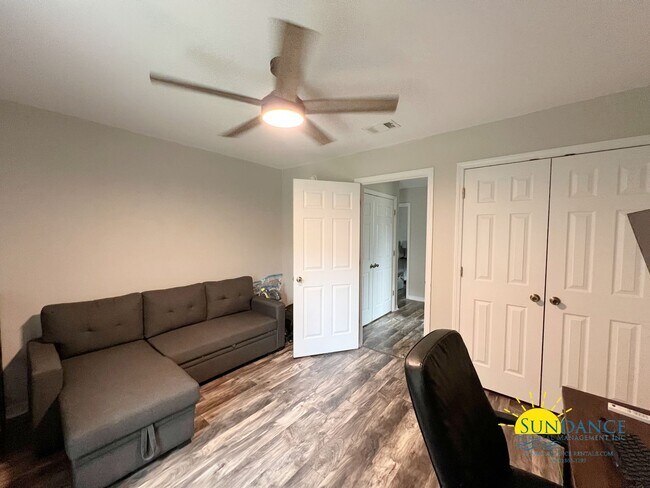 Building Photo - Charming 3-Bedroom Home in Ridge Crest Sub...