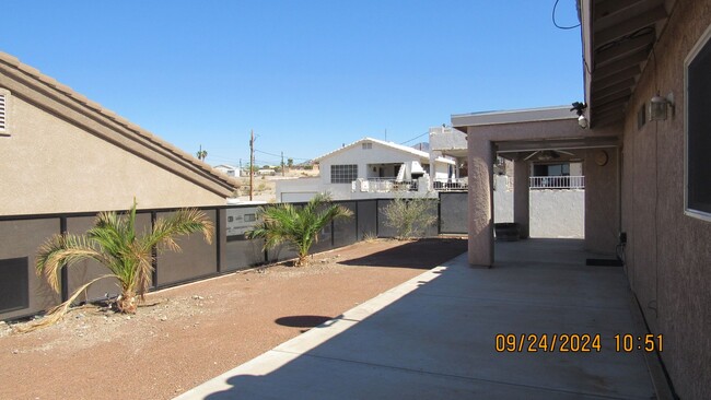 Building Photo - 3 Bedroom 2 bathroom 2 car garage