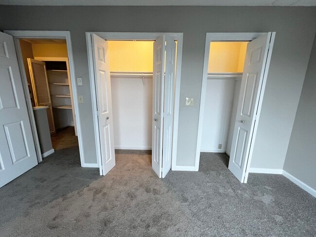 Building Photo - Rarely available Lake Vista Townhouse - en...