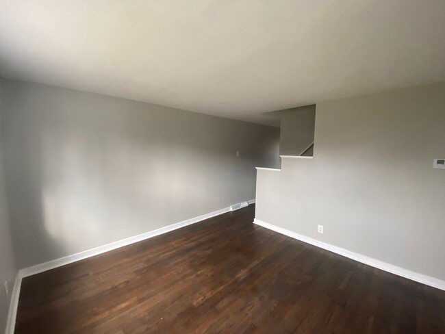 Building Photo - MODERN, TOTALLY UPDATED 2 BEDROOM / 1 BATH...