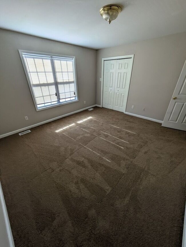 Building Photo - 2BD/1.5BA Townhome At Strawberry Patch Complex in Hickory