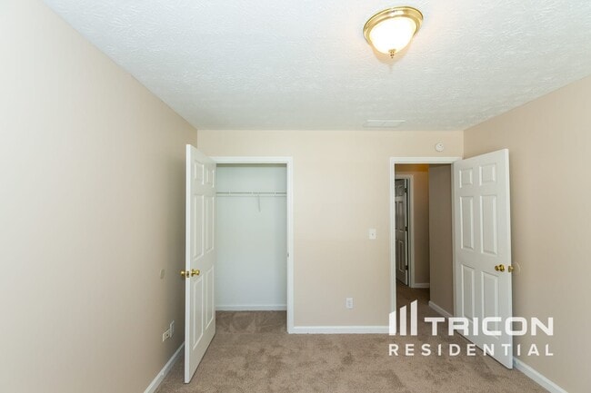 Building Photo - 741 Simon Park Cir