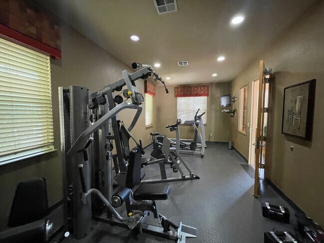 Building Photo - Stylish & Spacious 2-Bedroom Tech Center R...