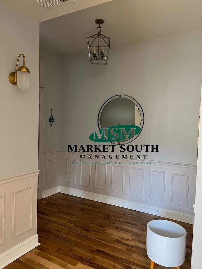 Building Photo - GORGEOUS UNIT NEAR STARLAND/SCAD