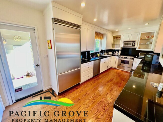 Building Photo - Lovely Ocean View Home Available NOW!