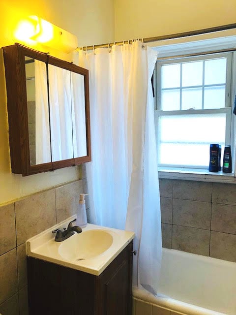 Building Photo - 1056 W Thorndale Ave