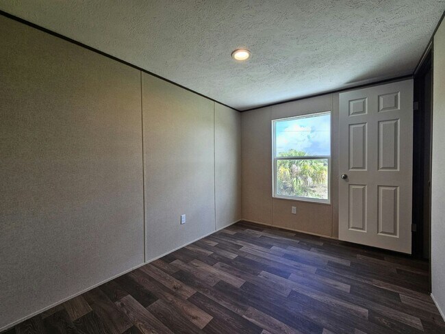 Building Photo - 1089 Myakka Dr