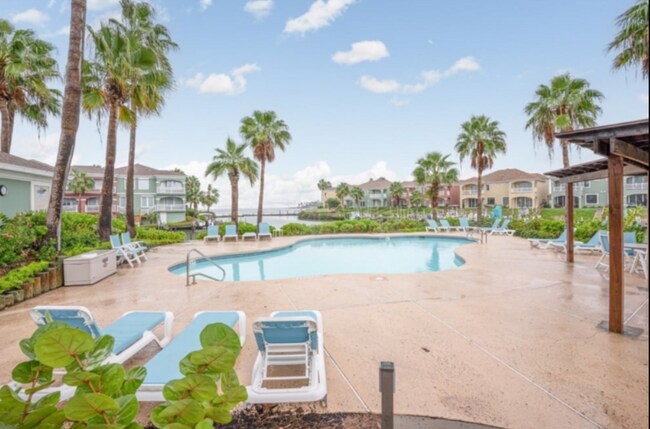 Building Photo - 2 S Bay Hill Dr