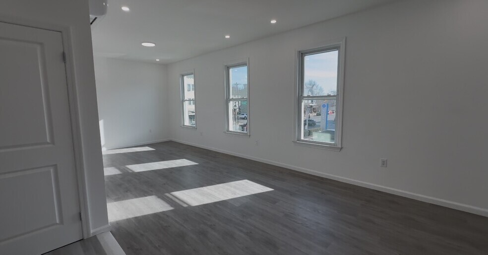 Building Photo - 17 Kearny Ave