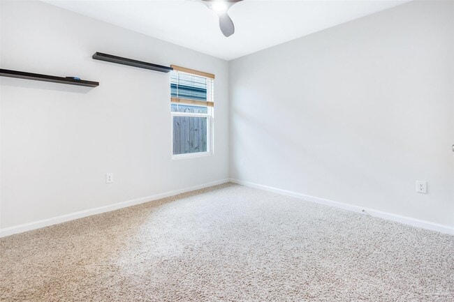 Building Photo - 975 Lovebird Ct