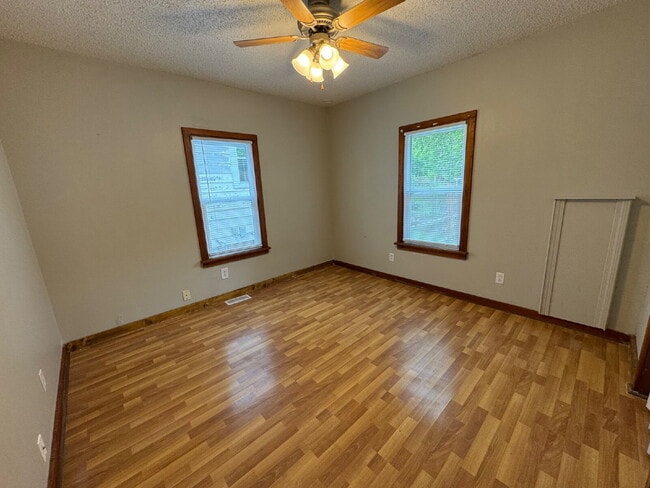 Building Photo - “It’s a Fresh Start” — Remodeled 1 Bed with Washer/Dryer Included