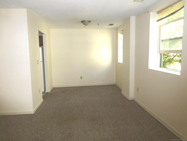 Building Photo - 221 Judd Square