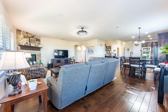 Building Photo - 810 Miramar Dr