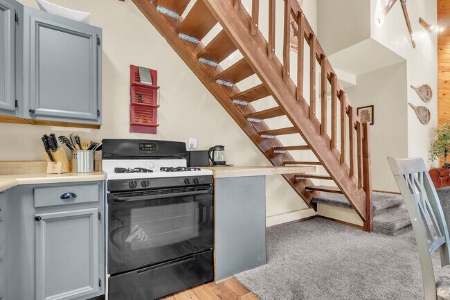 Building Photo - Available for $1,950/month unfurnished or $2,050/month furnished.