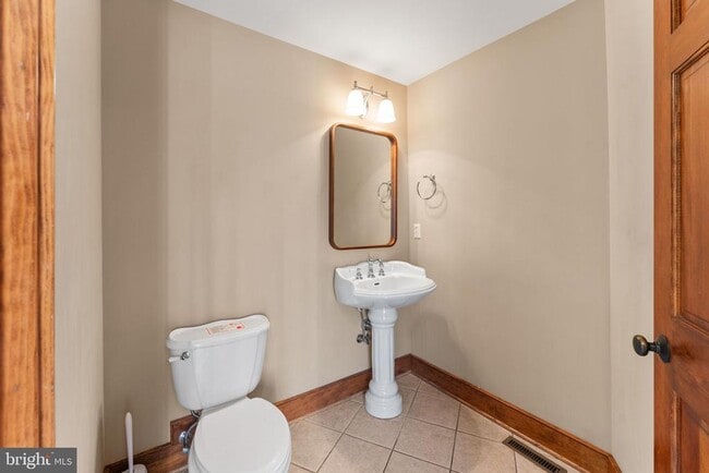 Building Photo - 3535 Meadow Rd