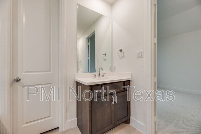 Building Photo - 3926 Stars St