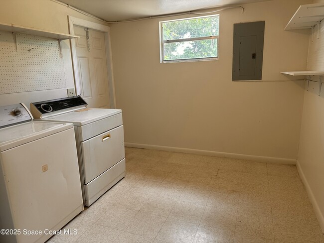 Building Photo - 2542 Leewood Blvd