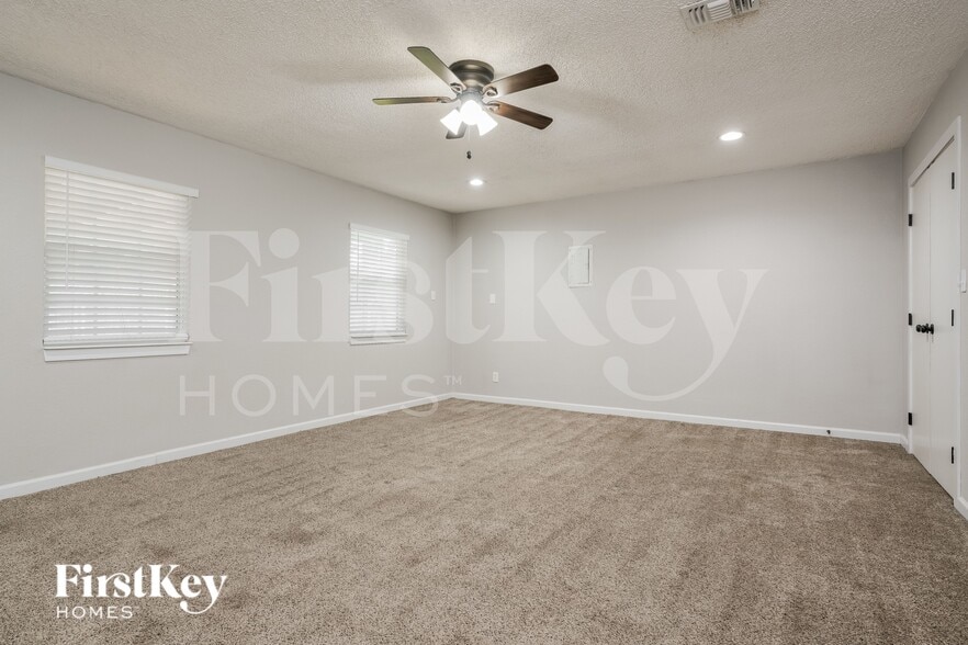 Building Photo - 800 W Cheryl Ave