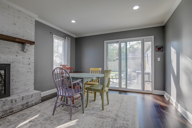 Building Photo - 523 Hawley Ct