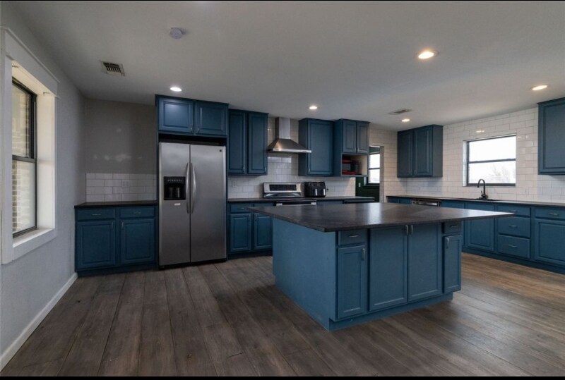 Building Photo - 3193 E State Hwy 114