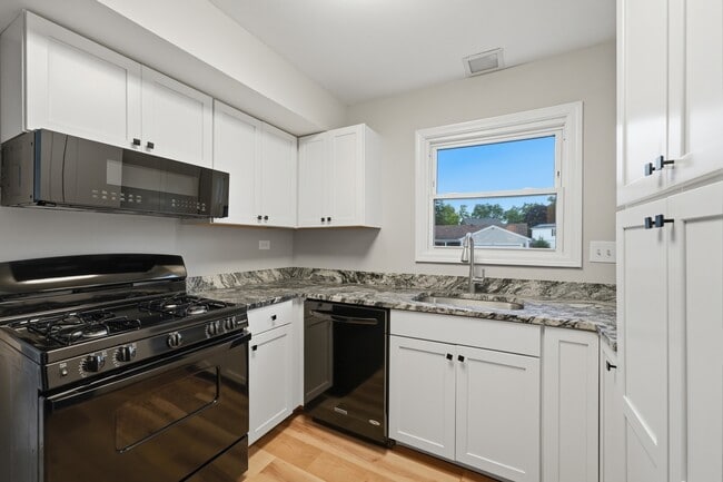 Building Photo - 5039 Chambers Dr
