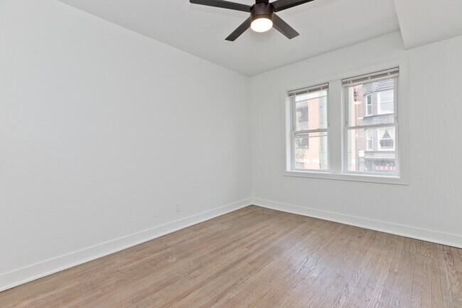 Building Photo - 2464 N Lincoln Ave