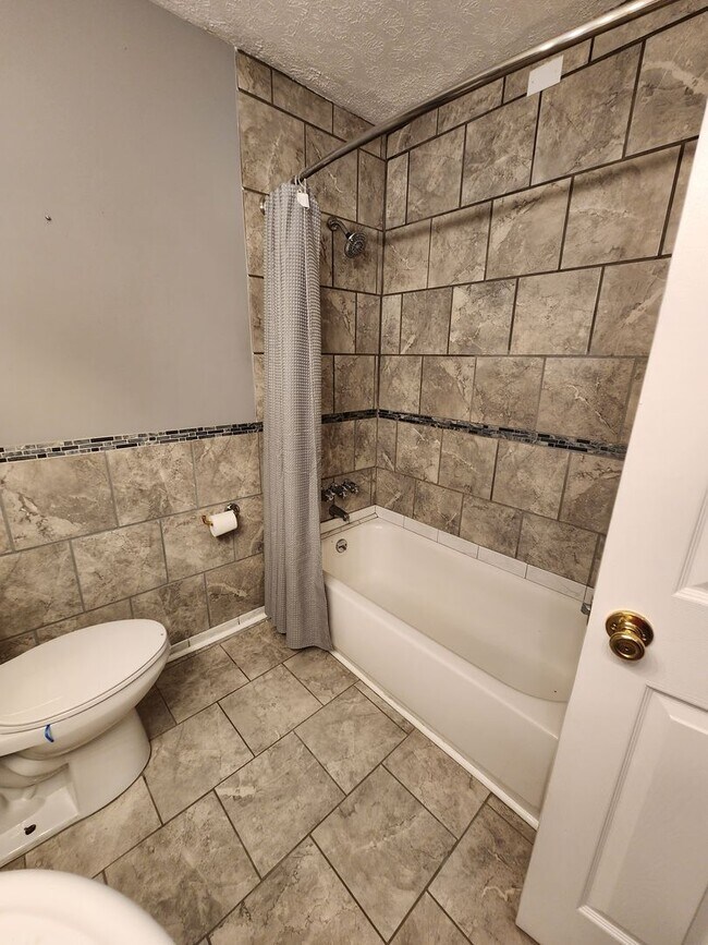 Building Photo - 3 Bedroom, 2 Bathroom Home
