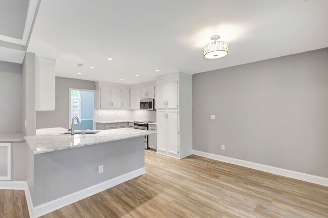 Building Photo - Beautiful Home in The Hamlets