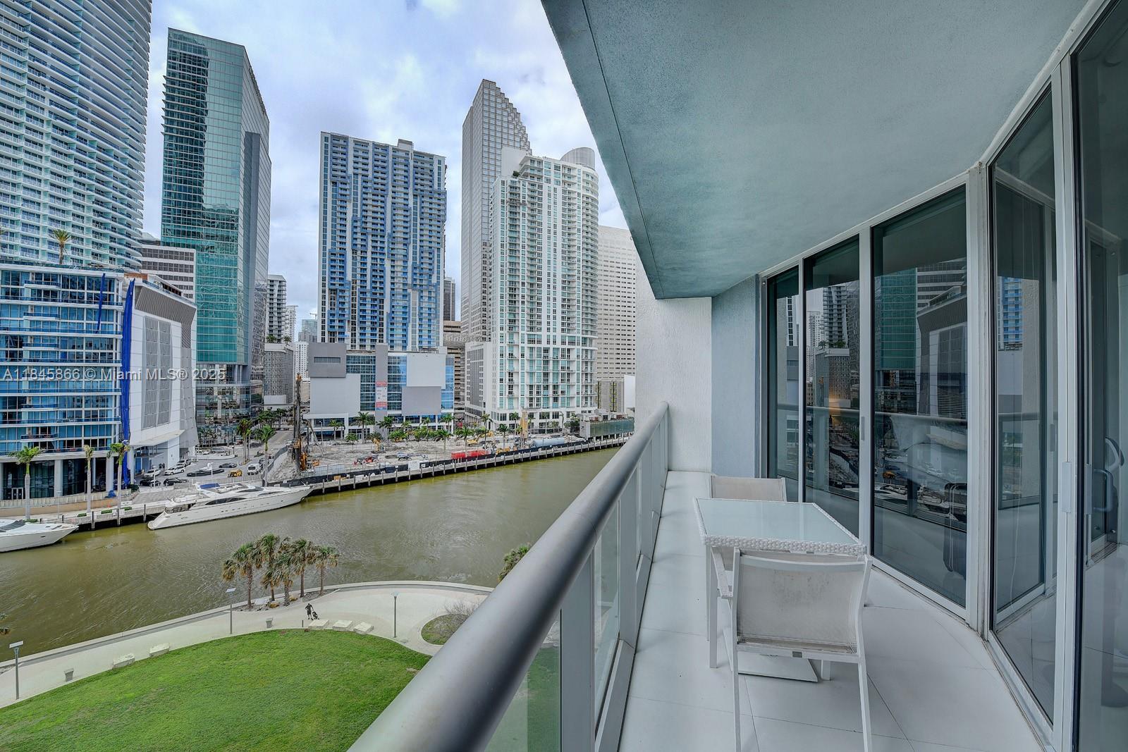 Building Photo - 465 Brickell Ave