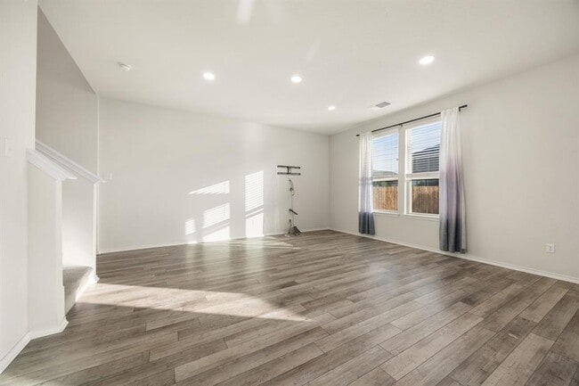 Building Photo - 329 Green Egret Wy