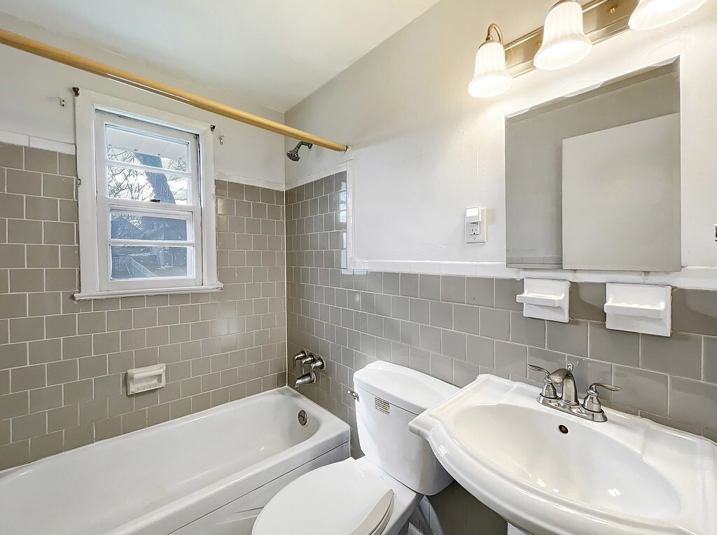 Building Photo - 1832 N Culpeper St