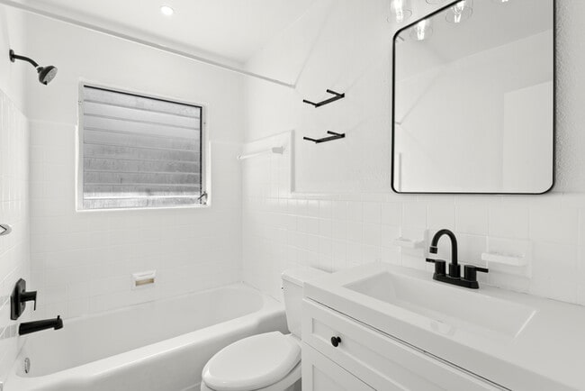 Building Photo - NEWLY RENOVATED Home For Rent in St Peters...