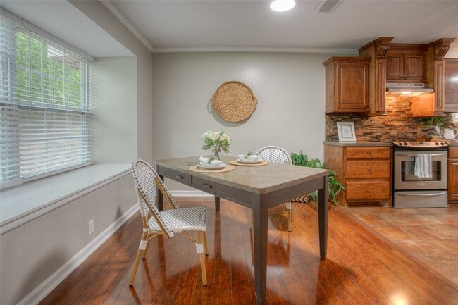 Building Photo - 6016 Teas Nursery Rd