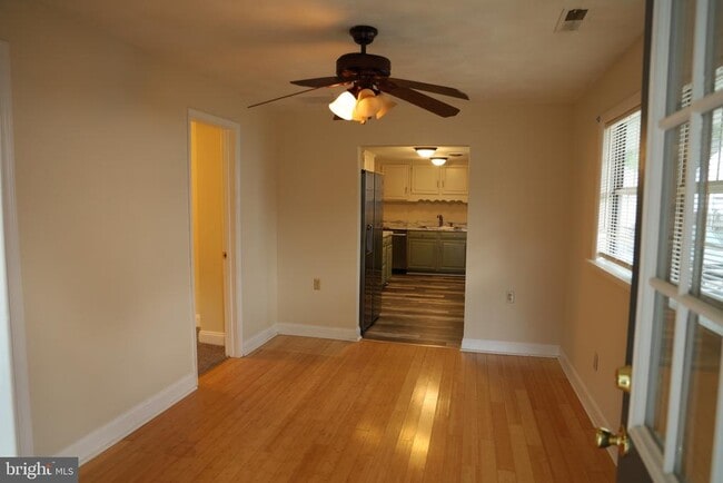 Building Photo - 13126 Sylvan Ave