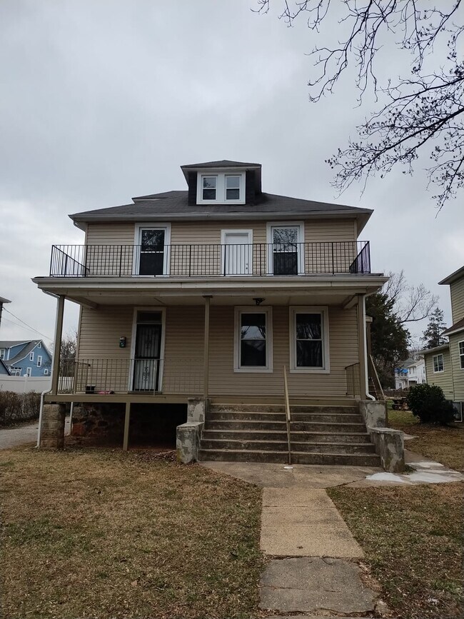 Primary Photo - 3608 Howard Park Ave