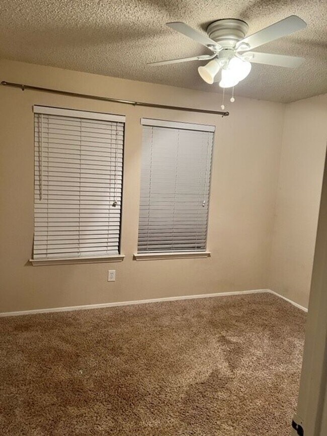 Building Photo - Beautiful home for lease in desirable Milw...