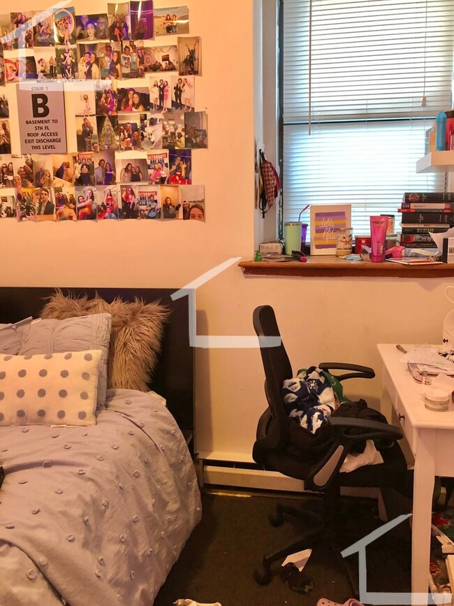 Building Photo - 9/1 Updated, spacious 3BR in South End nea...