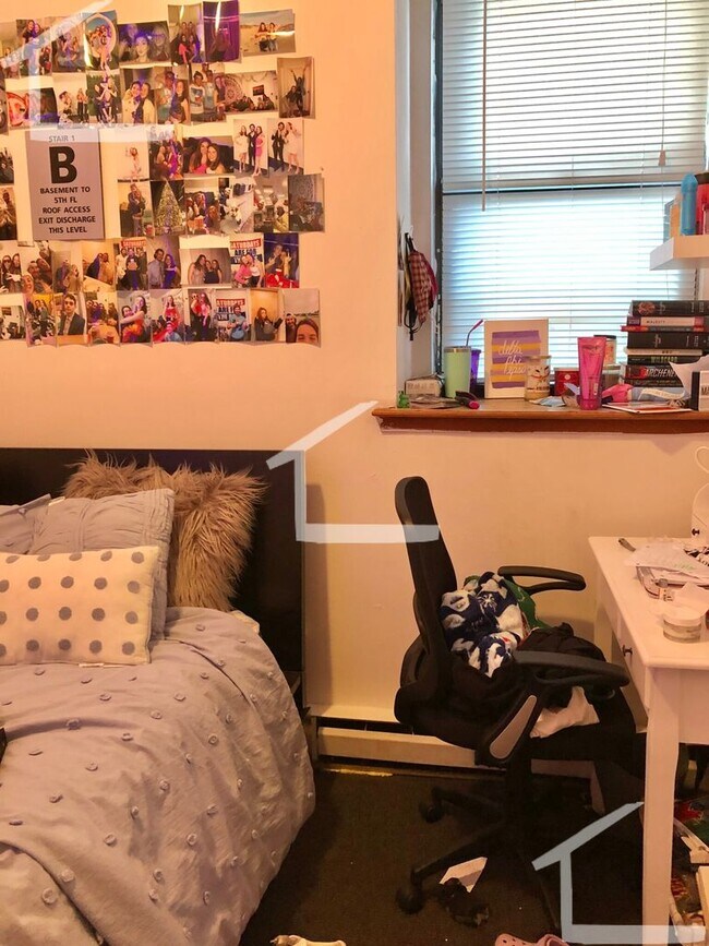 Building Photo - No Brokers Fee, Large 3 Bedroom in South End, Eat-in Kitchen, Dishwasher, Laundry on a Site