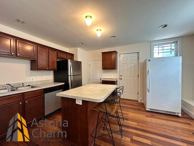 Building Photo - Live in Comfort: Spacious 3 Bedroom 2 Bath...