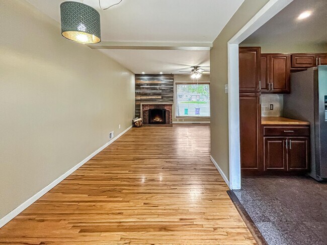 Building Photo - $0 DEPOSIT OPTION. CHARMING 3-BEDROOM HOME...