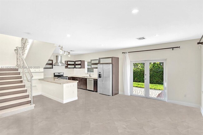 Building Photo - 2620 NE 214th St