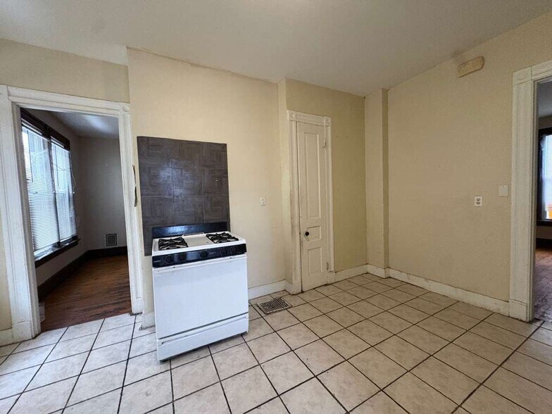 Building Photo - 331 Edgewood Ave