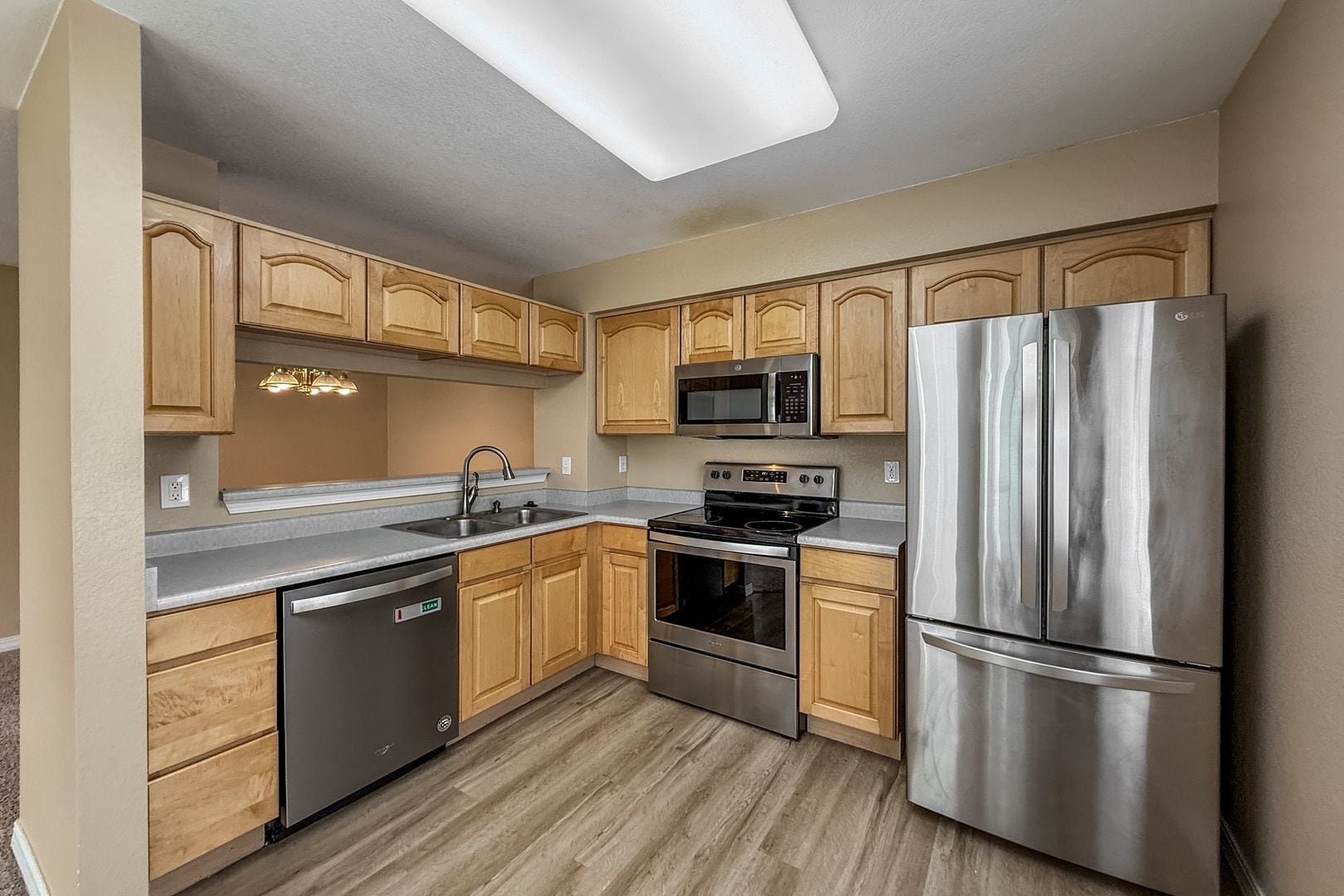 Building Photo - 1419 Red Mountain Dr