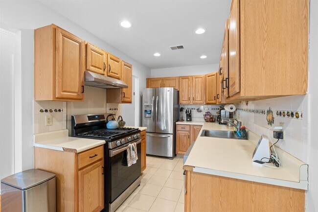 Building Photo - 47 Grieco Dr