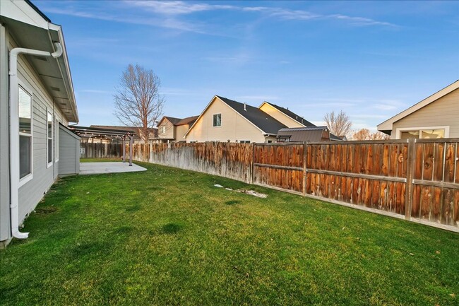 Building Photo - Gorgeous Two-Story Home in Star!