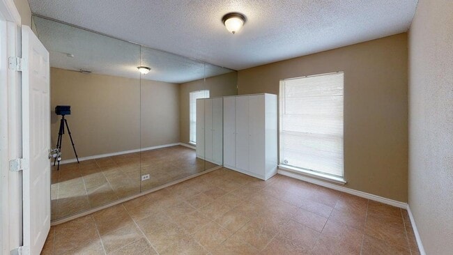 Building Photo - 3127 War Arrow Dr